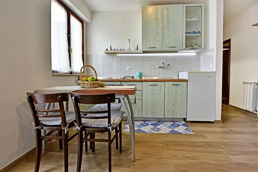 Mak Charming Close To The Sea Funtana 0*,  Croacia