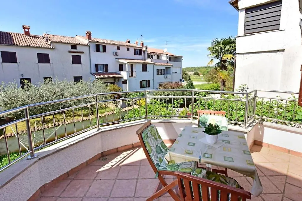 Mak Charming Close To The Sea Funtana Apartamento