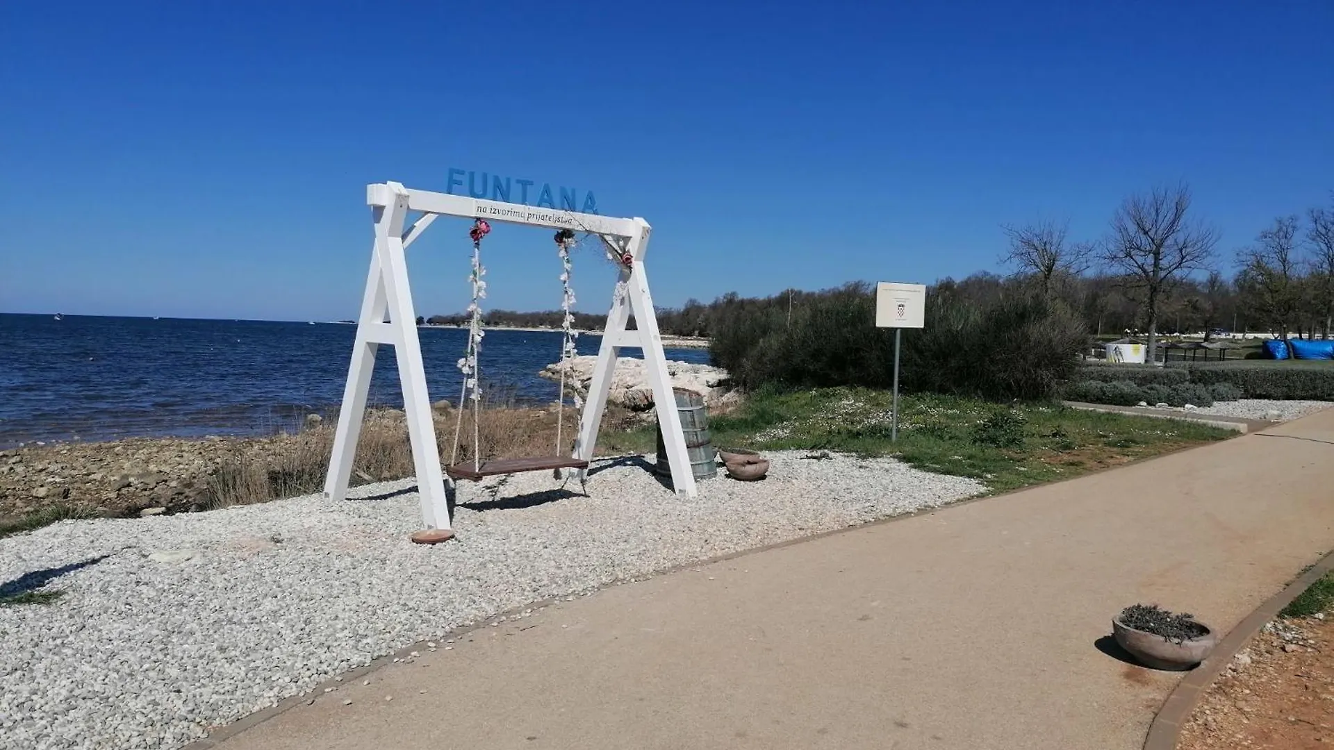 Apartment Mak Charming Close To The Sea Funtana